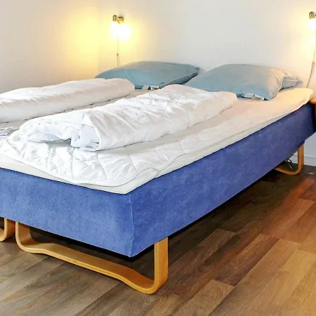 10 Person Holiday In