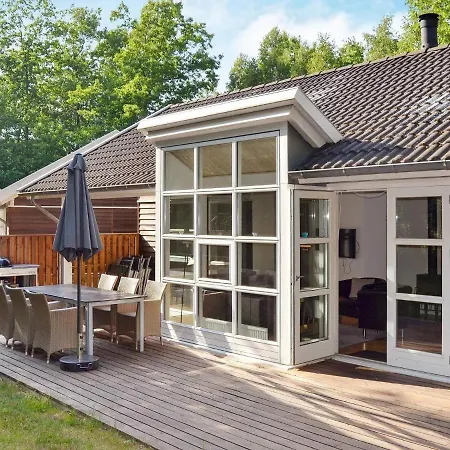 10 Person Holiday In